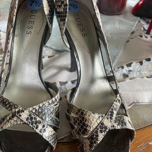 Guess woman size 7.5 heels
